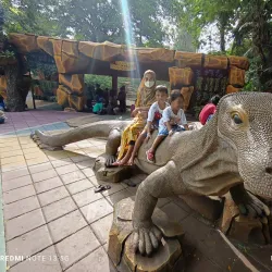 Surabaya Zoo (Kebun Binatang Surabaya) - Surabaya