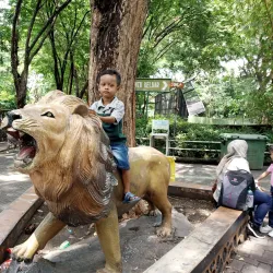 Surabaya Zoo (Kebun Binatang Surabaya) - Surabaya