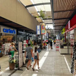 Local Shopping and Dining Areas - Givat Shmuel