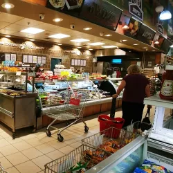 Local Shopping and Dining Areas - Givat Shmuel