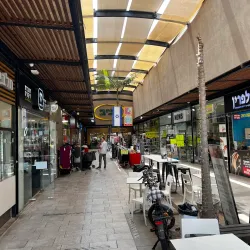 Local Shopping and Dining Areas - Givat Shmuel