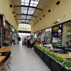 Local Shopping and Dining Areas - Givat Shmuel