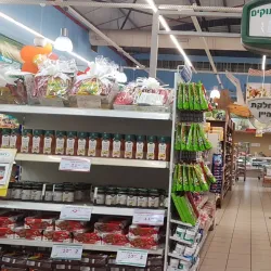 Local Shopping and Dining Areas - Givat Shmuel