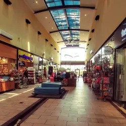 Local Shopping and Dining Areas - Givat Shmuel