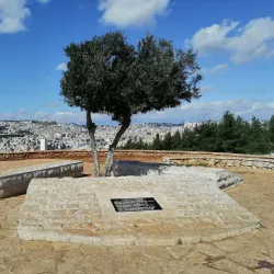 Mount Precipice - Nazareth