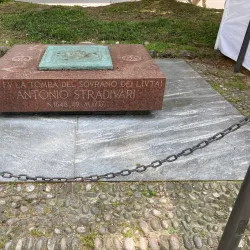 Pietra Tombale di A. Stradivari - Cremona