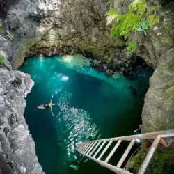 Blue Hole Mineral Spring - Newcastle