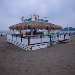 Kamakura Beaches (Yuigahama and Zaimokuza) - Kamakura