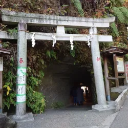Zeniarai Benten Shrine - Kamakura