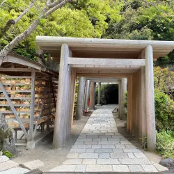 Zeniarai Benten Shrine - Kamakura