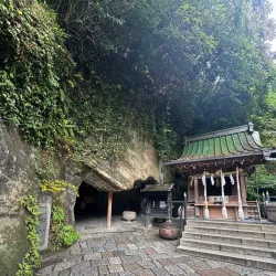 Zeniarai Benten Shrine - Kamakura