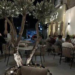 Local Eateries and Cafes - Al Jubayhah