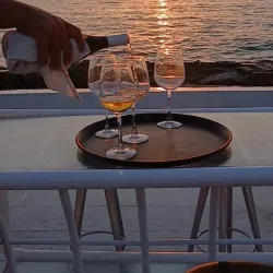 Local Seafood Restaurants - Juniyah