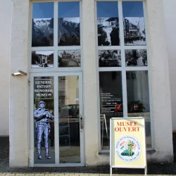 Ettelbruck War Memorial - Ettelbruck