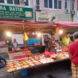 Local Night Market (Pasar Malam) - Seri Iskandar