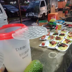 Local Night Market (Pasar Malam) - Seri Iskandar