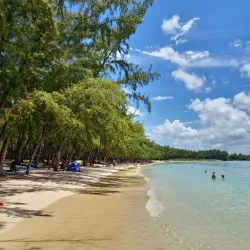 Mont Choisy Beach - Petit Raffray