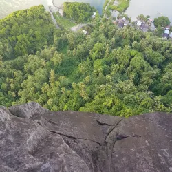 Sokehs Rock - Kolonia