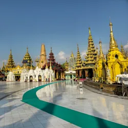 Shwedagon Pagoda - Yangon