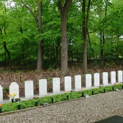 Ede War Cemetery - Ede