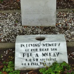 Ede War Cemetery - Ede