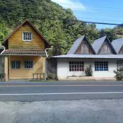 Local Artisanal Shops - Volcán