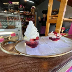 Local Artisanal Shops - Volcán