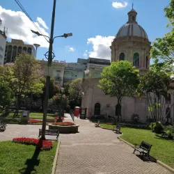 Plaza de los Héroes - Limpio