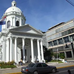 Plaza de los Héroes - Limpio