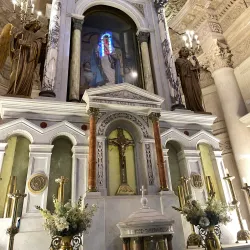 Plaza de los Héroes - Limpio