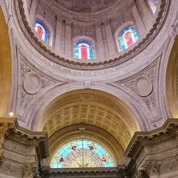 Plaza de los Héroes - Limpio