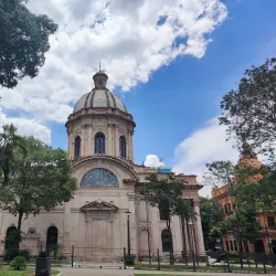 Plaza de los Héroes - Limpio