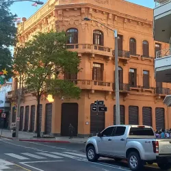 Plaza de los Héroes - Limpio