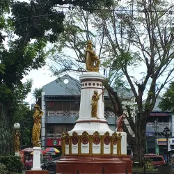 Plaza Quince Martires - Naga