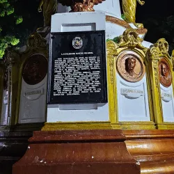 Plaza Quince Martires - Naga