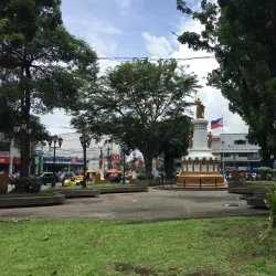 Plaza Quince Martires - Naga