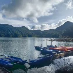Twin Lakes, Negros Occidental - Negros