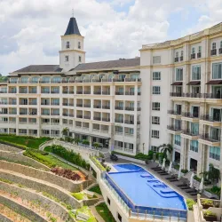 Twin Lakes Shopping Village - Tagaytay