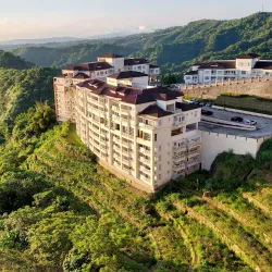 Twin Lakes Shopping Village - Tagaytay