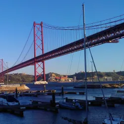 25 de Abril Bridge - Almada