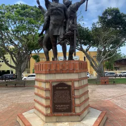 Plaza de Dorado - Dorado