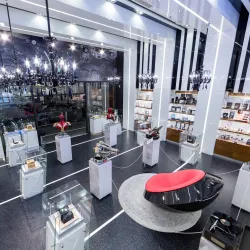 Luxury Shopping Boutiques - The Pearl-Qatar