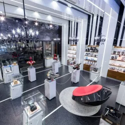 Luxury Shopping Boutiques - The Pearl-Qatar