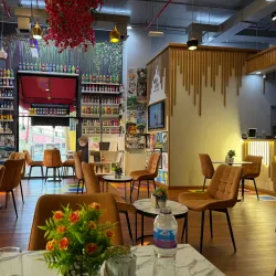 Waterfront Cafes and Restaurants - The Pearl-Qatar