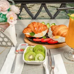 Waterfront Cafes and Restaurants - The Pearl-Qatar