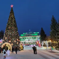 Lenin Square (nearby in Novosibirsk) - Koltsovo