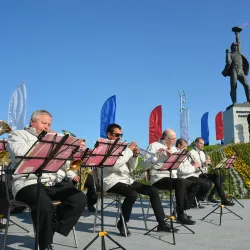 Monument to the Founders of Nizhnevartovsk - Nizhnevartovsk