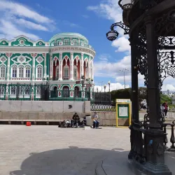 Plotinka (Dam Square) - Yekaterinburg