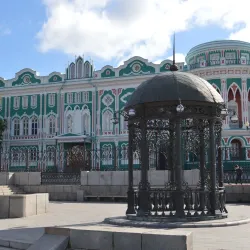 Plotinka (Dam Square) - Yekaterinburg