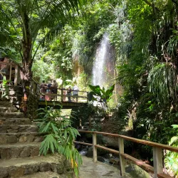 Toraille Waterfall - Choc